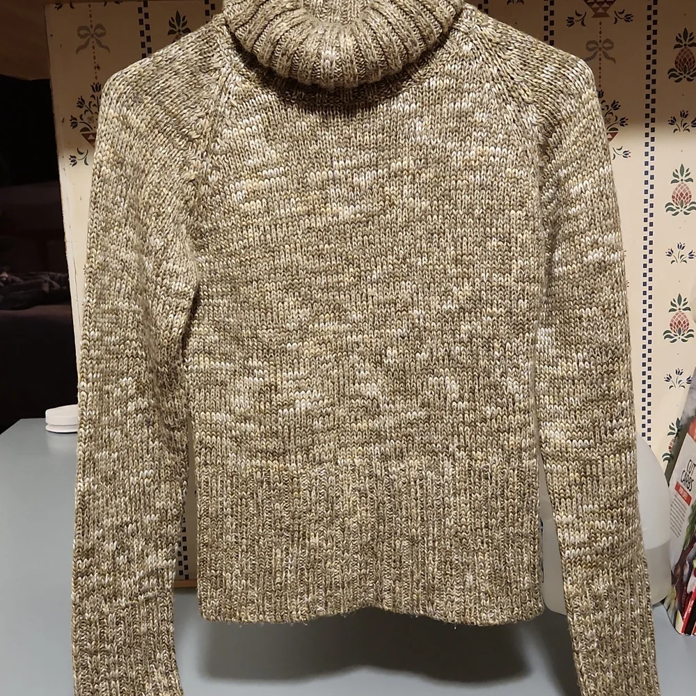 EUC Size Small H&M Sweater Turtle Neck - Picture 1 of 2